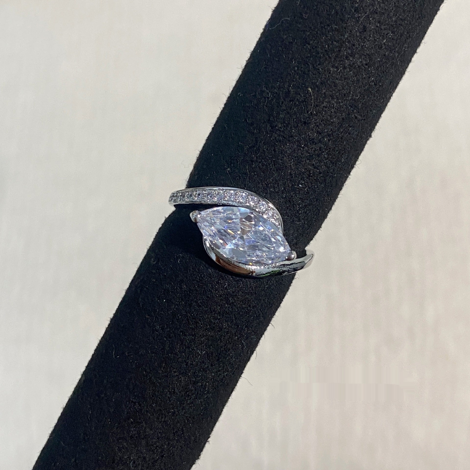 Meistverkaufter Angel Eye Ring für Damen