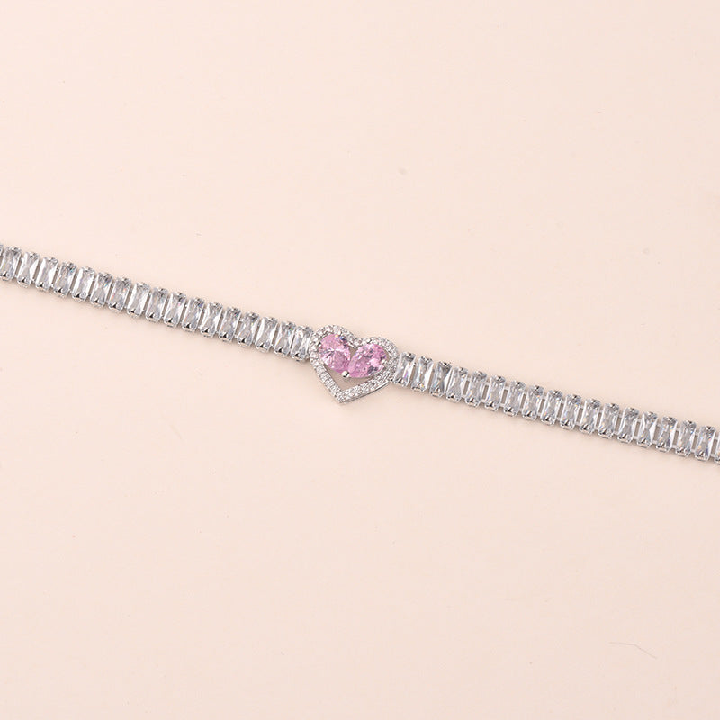 Goldfarbenes herzförmiges Armband mit Diamanten, leichte Luxusqualität, handgefertigtes Herz-Design