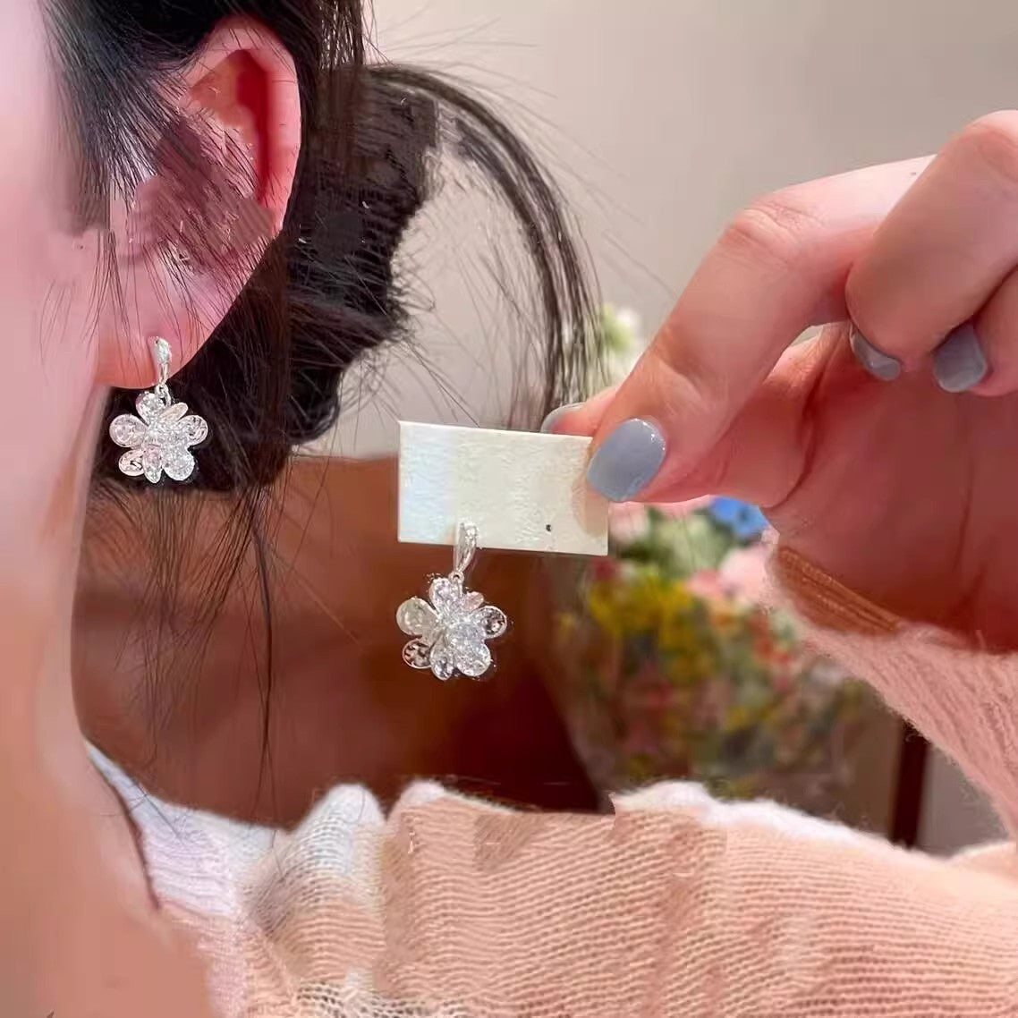 Exquisite Simple Silver Double-Sided Flower Stud Earrings For Women, Light Luxury, 3D Stereo Effect, Unique Niche Design, Trendy Internet Celebrity Earrings