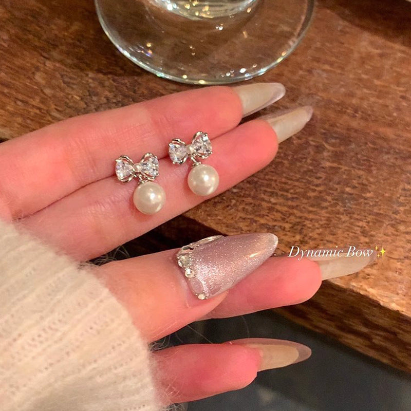 Funkelnde Zirkonia-Creolen für Damen, zarte vergoldete Bling-Kristall-Creolen, luxuriöser eleganter Partyschmuck als Geschenk