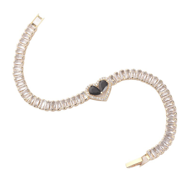 Goldfarbenes herzförmiges Armband mit Diamanten, leichte Luxusqualität, handgefertigtes Herz-Design