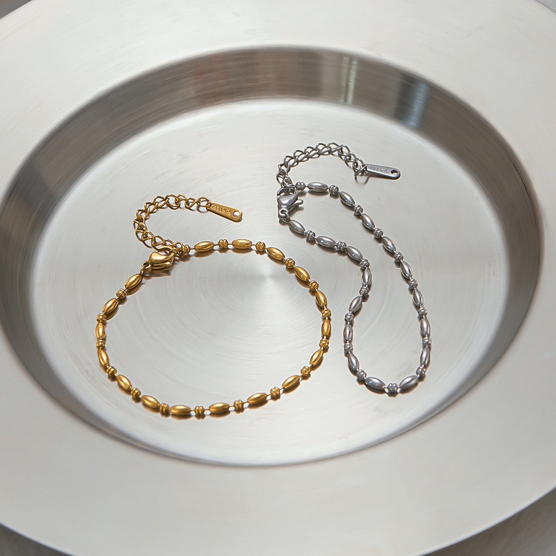 Edelstahlring mit Muschelarmband