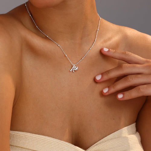 Collar con colgante de corazón de acero inoxidable con letra inicial, estilo minimalista y moderno para chica