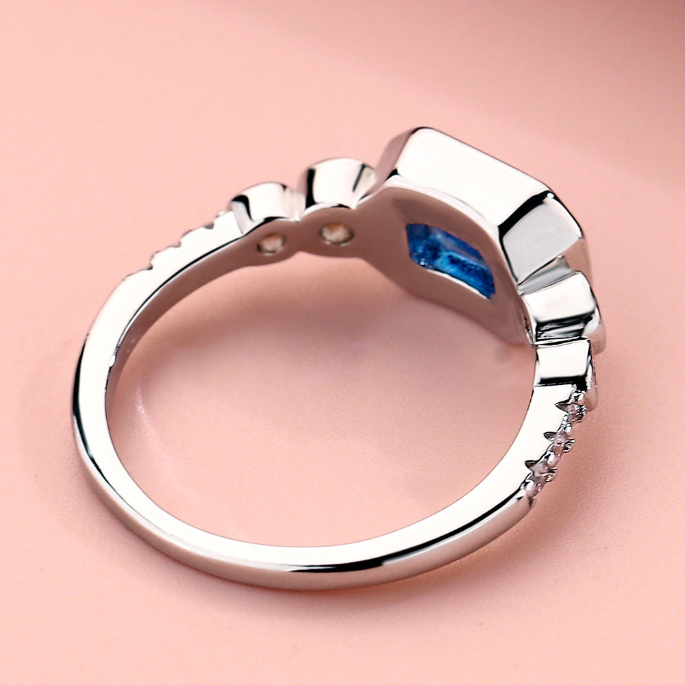 Minimalistischer, trendiger, geschlechtsneutraler Ring im coolen Stil