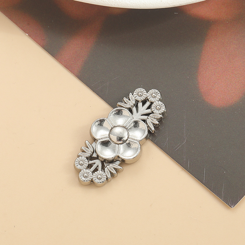 Metal magnetic suction cup buckle-Xiangyun pattern model-gun color-alloy-1 piece