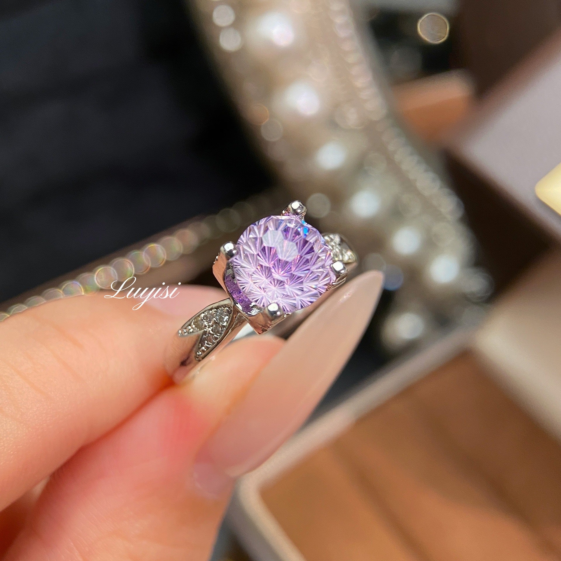 Luxus glänzender Paraiba Feuerwerk Schliff Ring für Frauen, hochkohlenstoffhaltiger Diamant Schwalbenschwanz-Stierkopf-Fassung Verlobungsring
