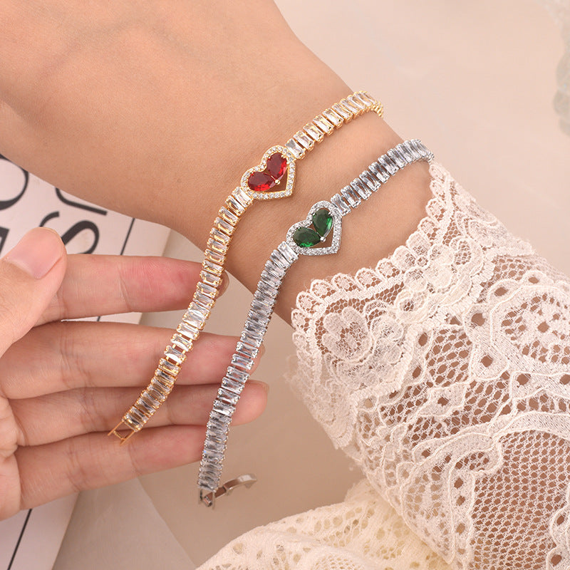 Goldfarbenes herzförmiges Armband mit Diamanten, leichte Luxusqualität, handgefertigtes Herz-Design
