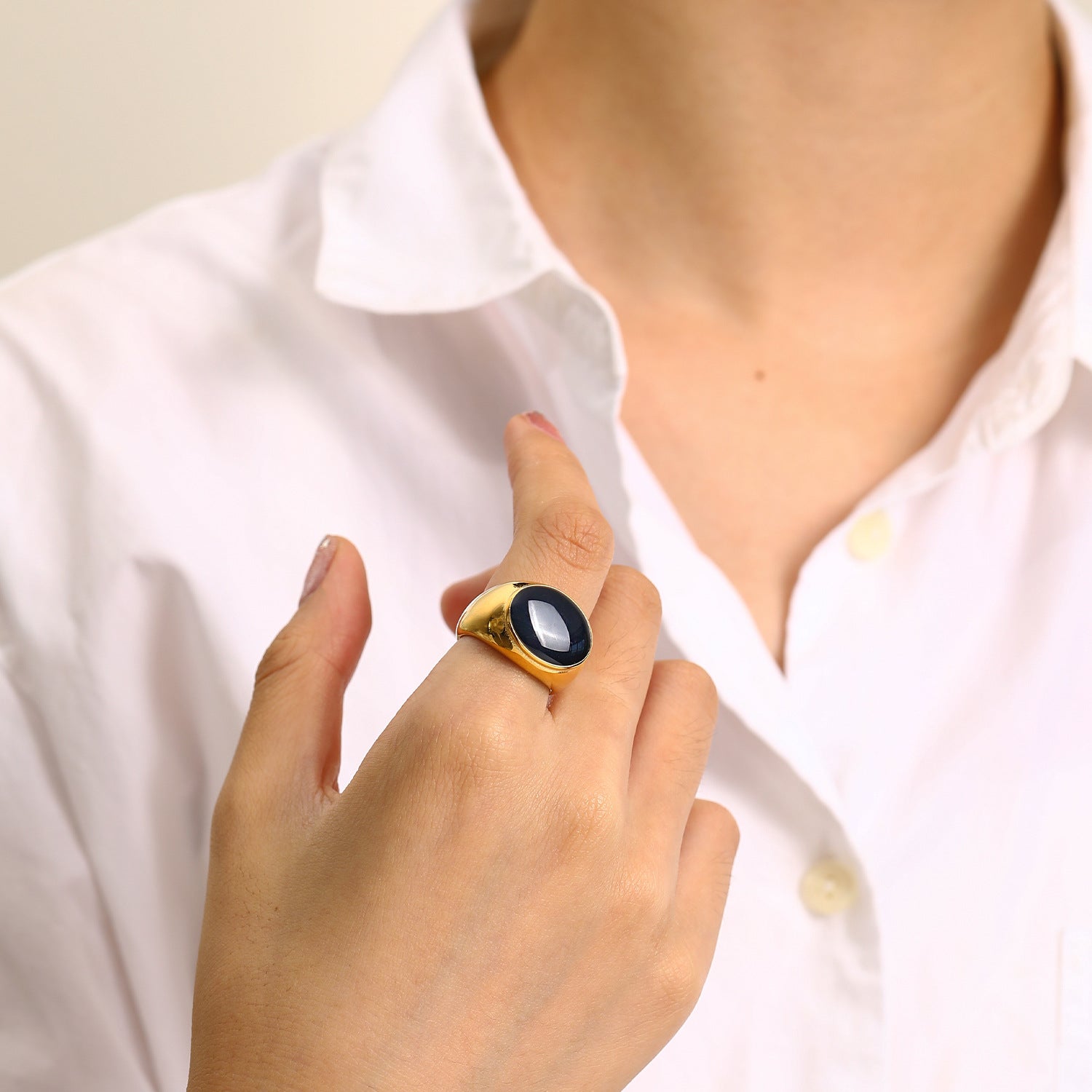 Moderner Luxe Ovaler Edelsteinbesetzter Ring für Damen