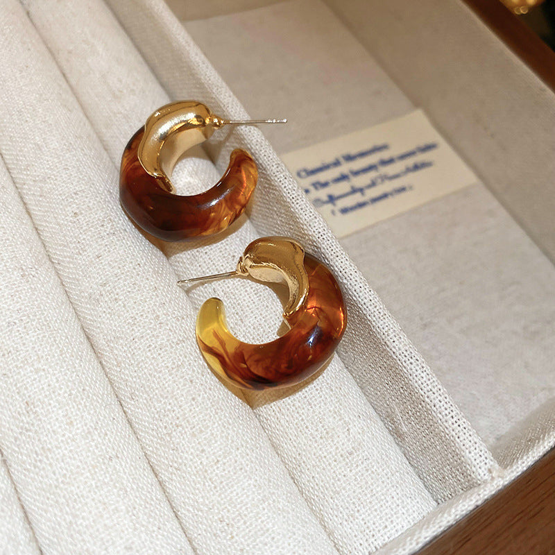 Handgemachte Maillard Ästhetik Creolen, bernsteinfarbene Harz- und goldfarbene C-förmige Ohrringe, Vintage Chunky leichte Mode Schmuck, einzigartiges Geschenk für Sie