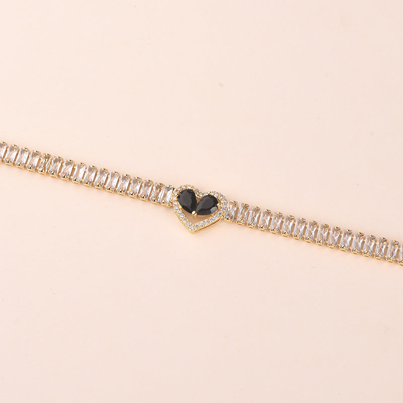 Goldfarbenes herzförmiges Armband mit Diamanten, leichte Luxusqualität, handgefertigtes Herz-Design