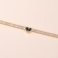 Goldfarbenes herzförmiges Armband mit Diamanten, leichte Luxusqualität, handgefertigtes Herz-Design