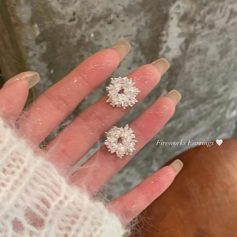 Funkelnde Halo CZ Perlenohrringe für Damen, zarte Zirkonia Perlenstecker, luxuriöser eleganter Brautschmuck als Geschenk
