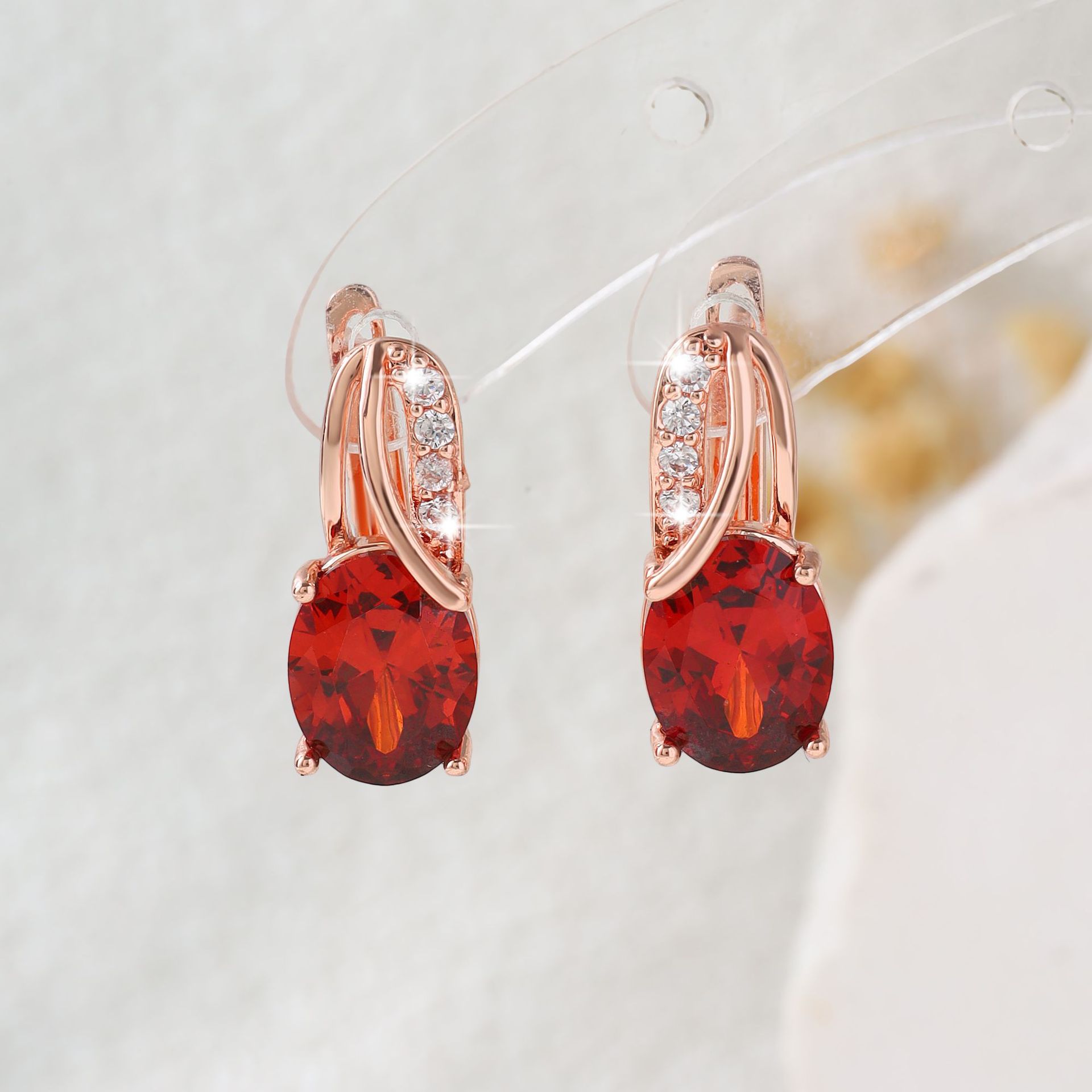 Ovale High-End-Ohrringe mit farbigem Zirkon