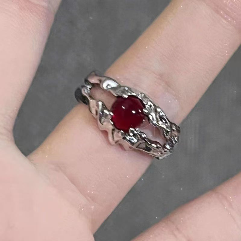 Gotischer Kreuzring mit roten Zirkonen - Y2K Subkultur Schmuck