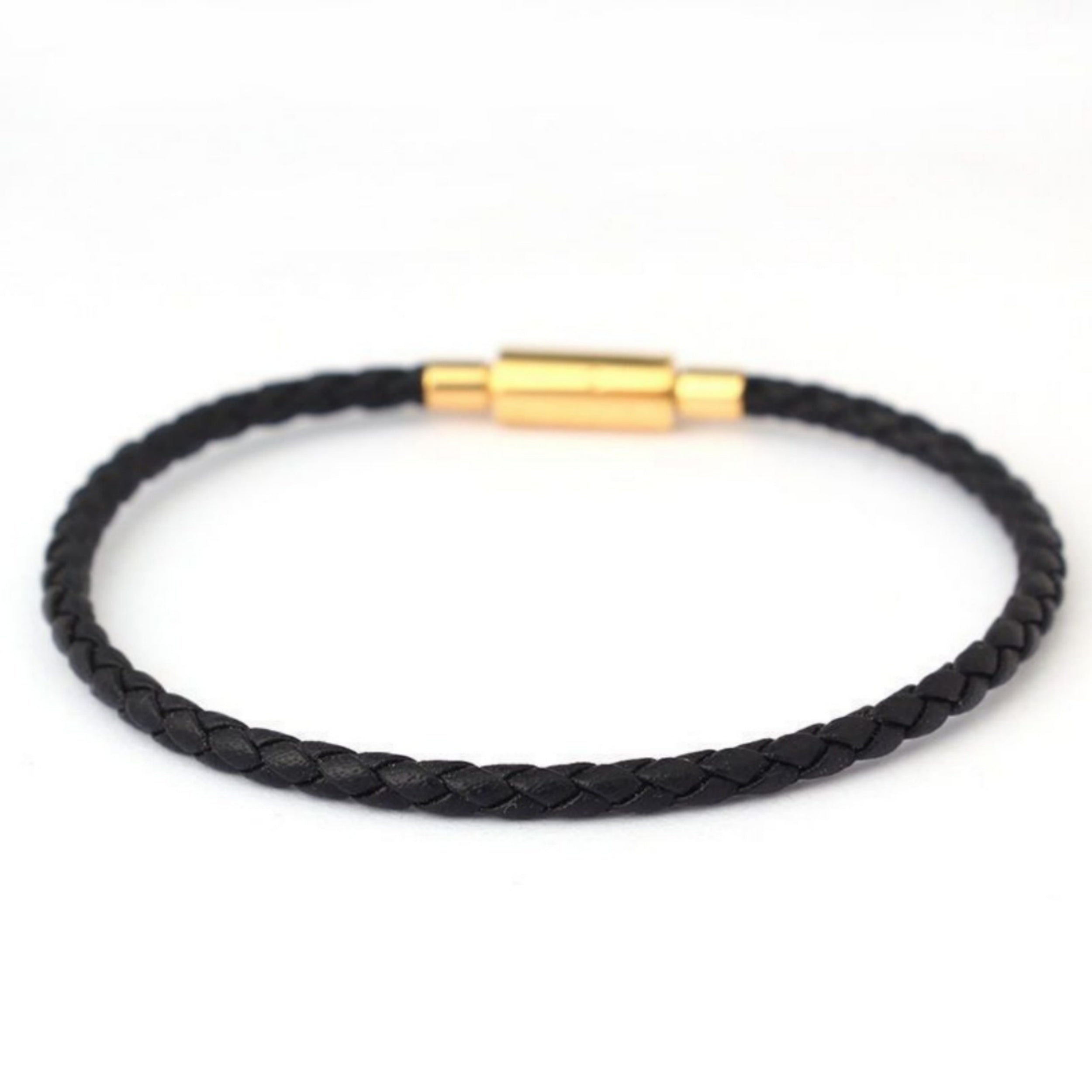 3,0 mm Edelstahl-Lederarmband mit einer Dornschließe und verschleißfester Kantenbearbeitung