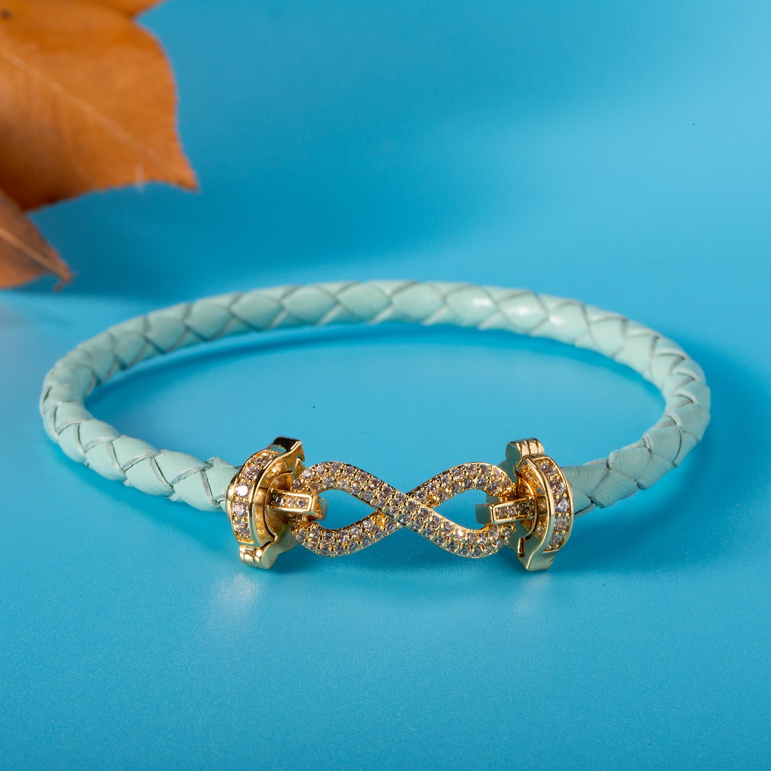 Acht-Zeichen-Verschluss geflochtenes Lederarmband