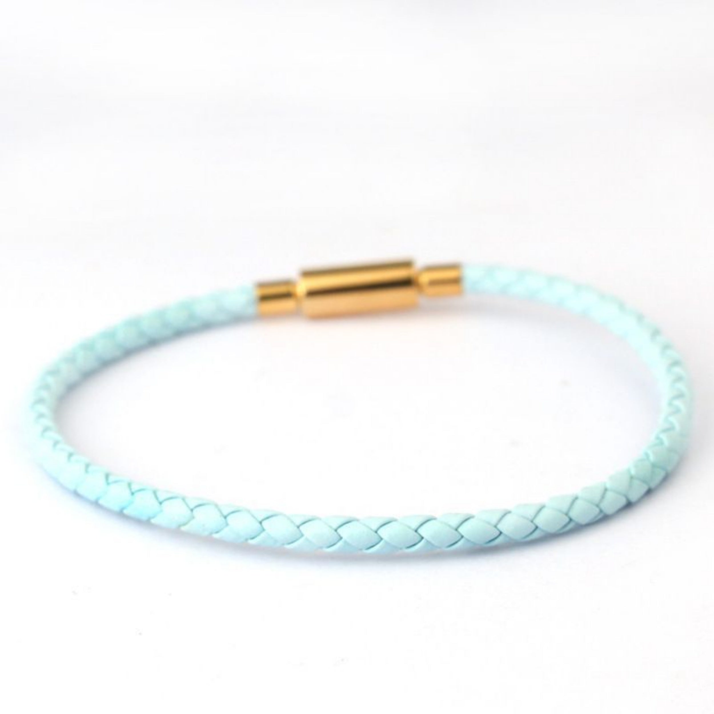 3,0 mm Edelstahl-Lederarmband mit einer Dornschließe und verschleißfester Kantenbearbeitung