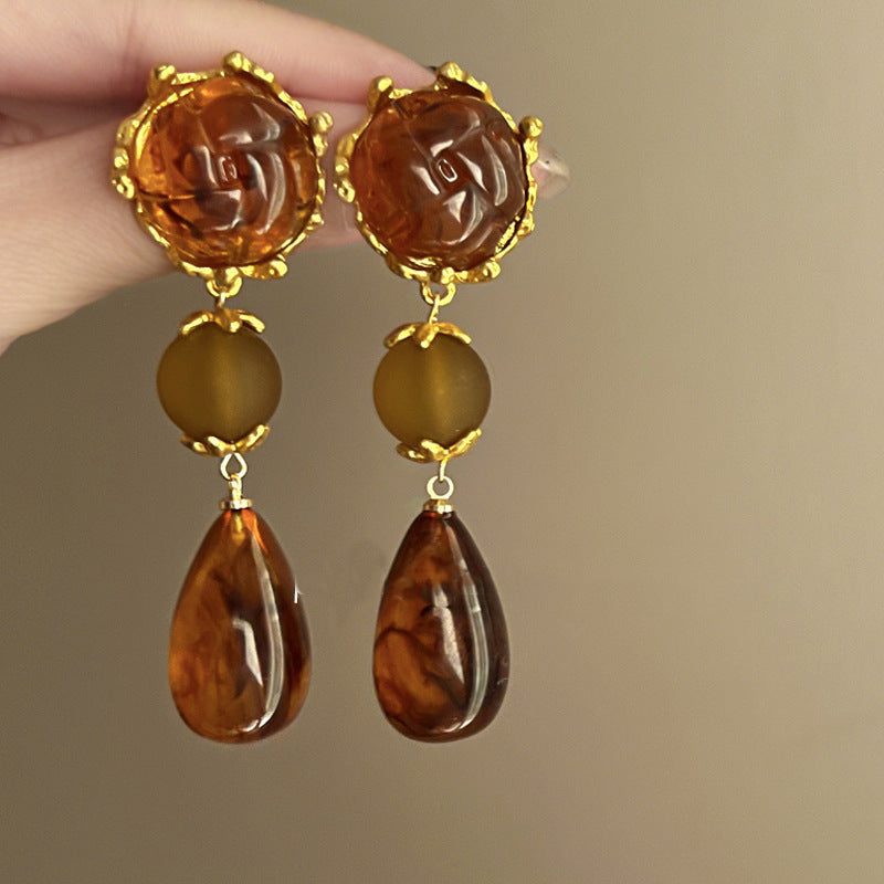 Maillard-Stil Bernsteinharz Goldene Kreolen, C-förmige klobige goldfarbene Harz-Kreolen, Vintage leichte Modeohrringe für Damen Alltag & Party