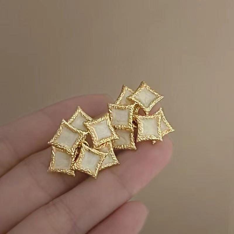 2cd7c7402dcb80aef6f5d69bead9e74d