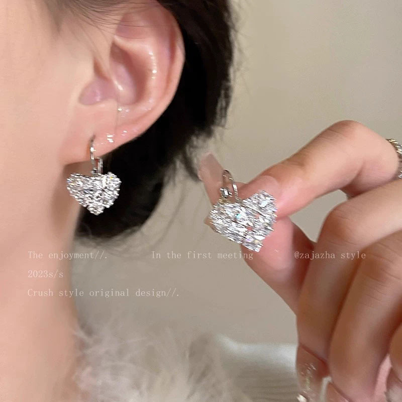 Glitzernde, texturierte silberne Creolen für Damen, zarte, polierte, gehämmerte große Creolen, minimalistischer, eleganter Alltagsschmuck als Geschenk