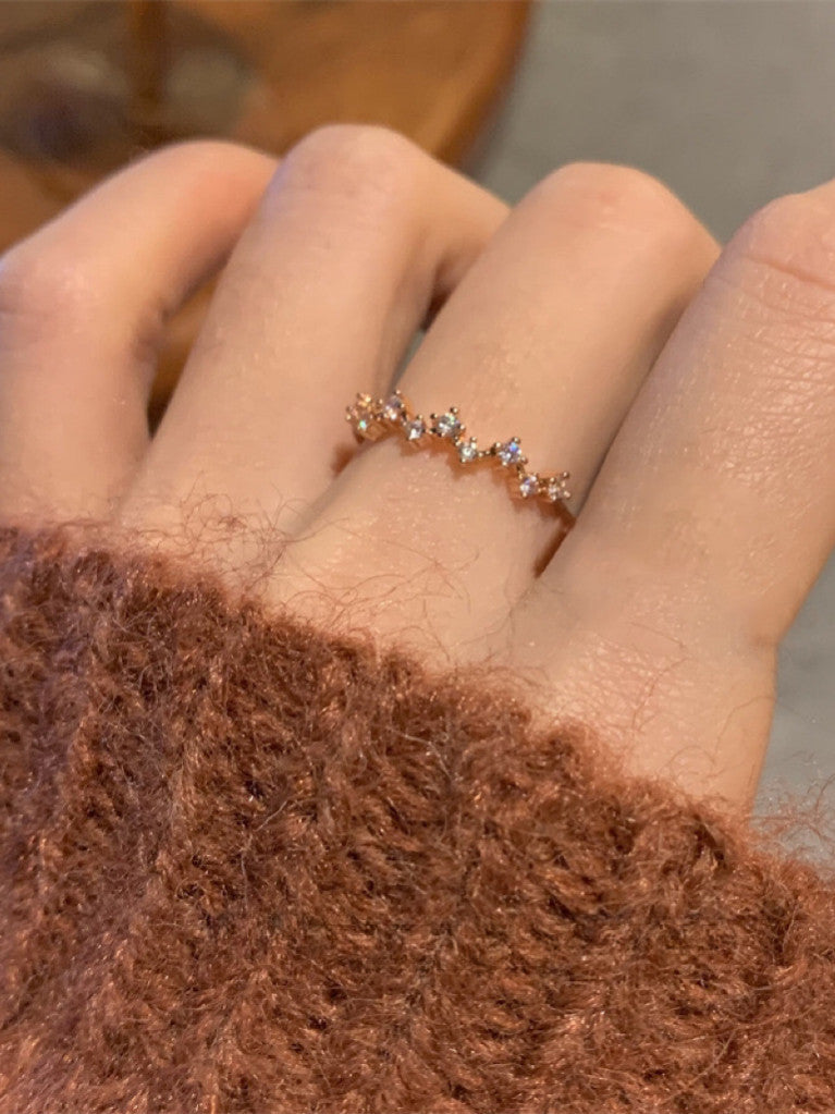 Stern-Zirkon-Ring für Damen, Nischen-Twist-Band, luxuriöser High-End-Ring für den kleinen Finger und Zeigefinger