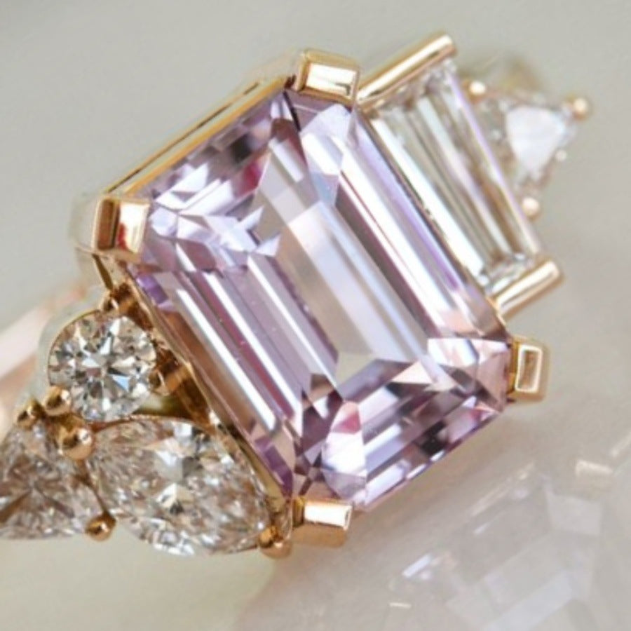 Neuer Diamant-Bicolor-Ring im Prinzessschliff mit quadratischer Fassung