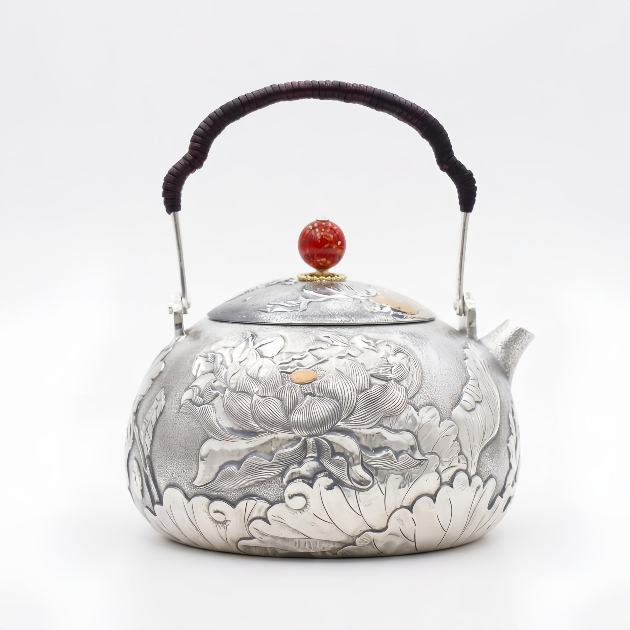 Reine 999er Feinsilber, exquisite, handgravierte Silberteekanne mit aufwendigem Lotusrelief und rotem Knauf – Handarbeit
