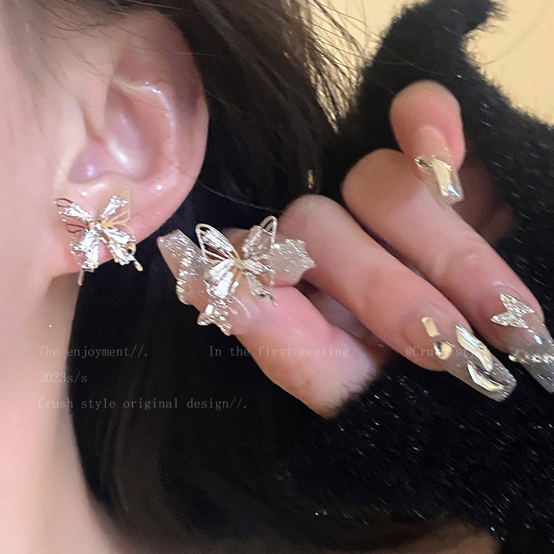 Ohrringe mit funkelndem Sternenanhänger für Damen, zierliche Mini-Creolen mit Zirkonia-Stern, süße, trendige, versilberte Ohrknorpel-Schmuck