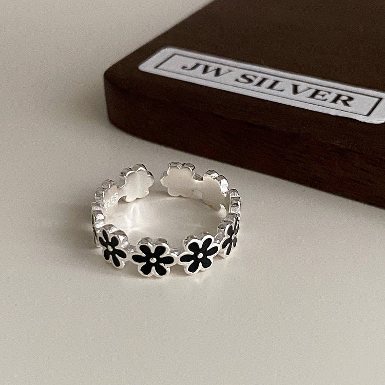 S925 Sterling Silber Nischen-Schwarzblumenring für Damen, kühler, mattierter, unregelmäßiger Design-Ton, zarter und vielseitiger minimalistischer Zeigefingerring