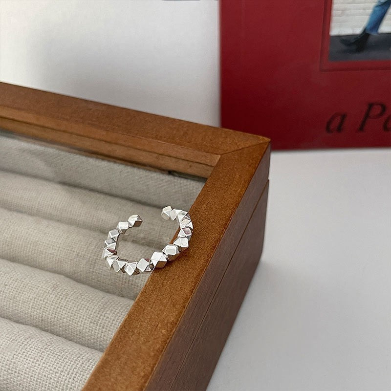 Minimalistische unregelmäßige stapelbare Ringe aus 925er Silber, einfacher Bandring im INS-Stil, moderner, anlaufgeschützter Schmuck als Geschenk für sie