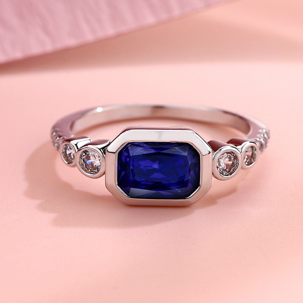 Minimalistischer, trendiger, geschlechtsneutraler Ring im coolen Stil