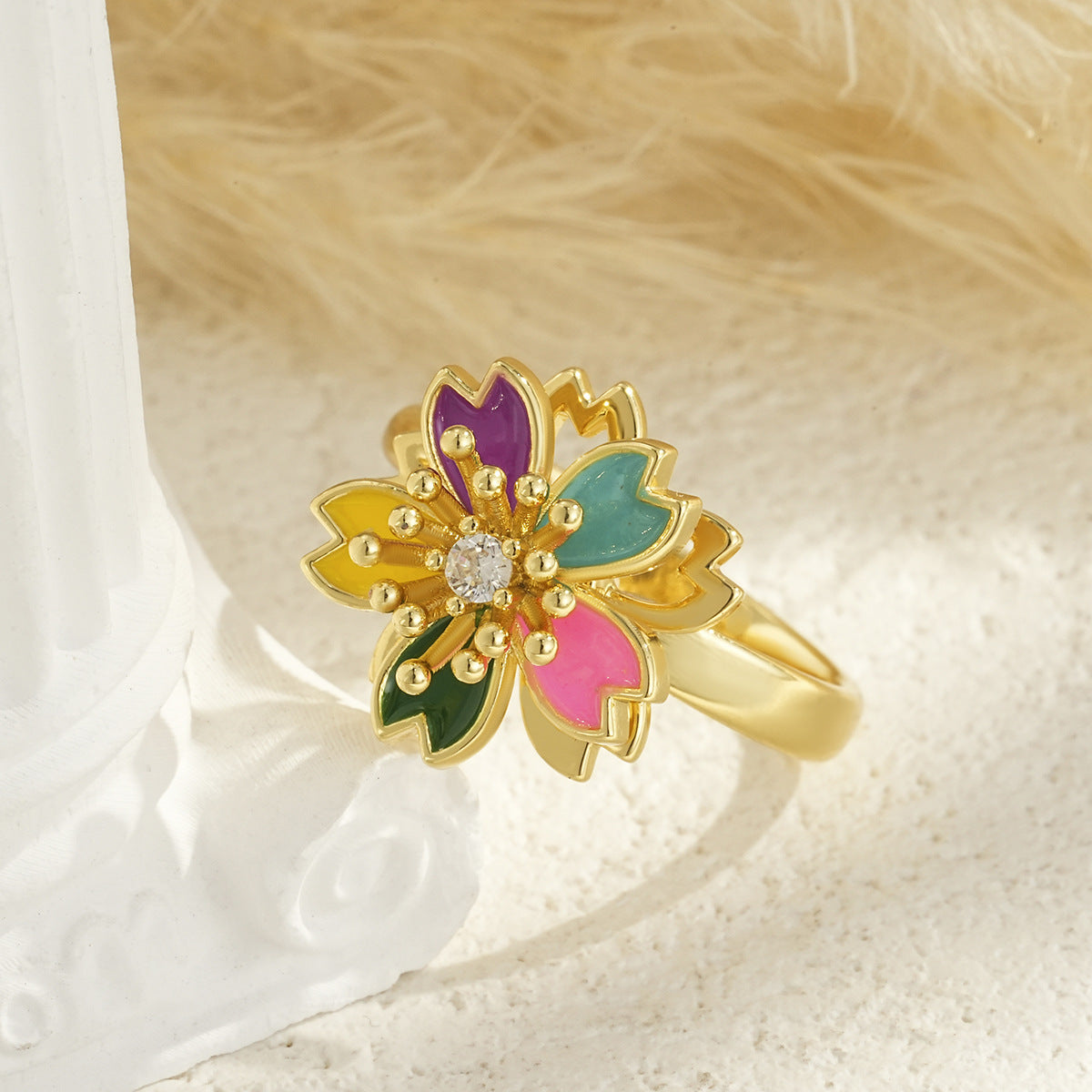 Drehbarer blumenförmiger vergoldeter Ring