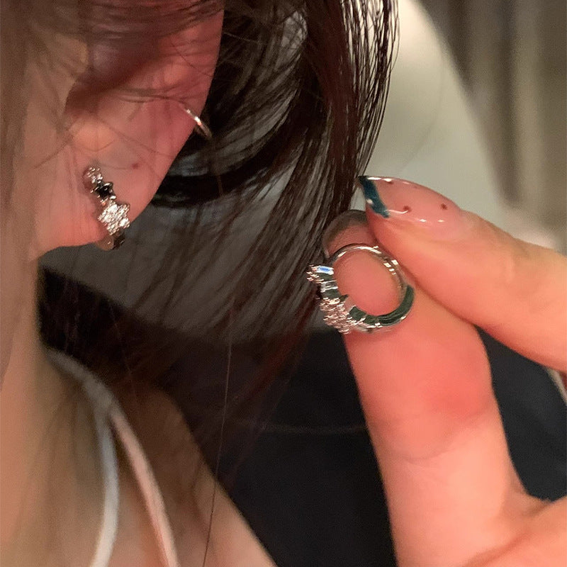 Ohrringe mit funkelndem Sternenanhänger für Damen, zierliche Mini-Creolen mit Zirkonia-Stern, süße, trendige, versilberte Ohrknorpel-Schmuck