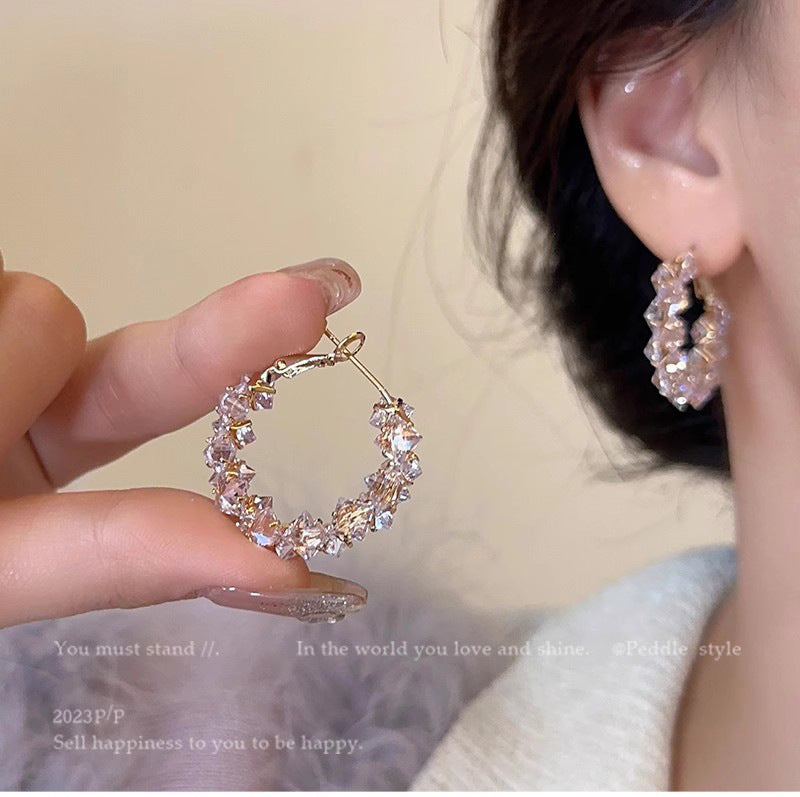 Funkelnde Zirkonia-Creolen für Damen, zarte vergoldete Bling-Kristall-Creolen, luxuriöser eleganter Partyschmuck als Geschenk