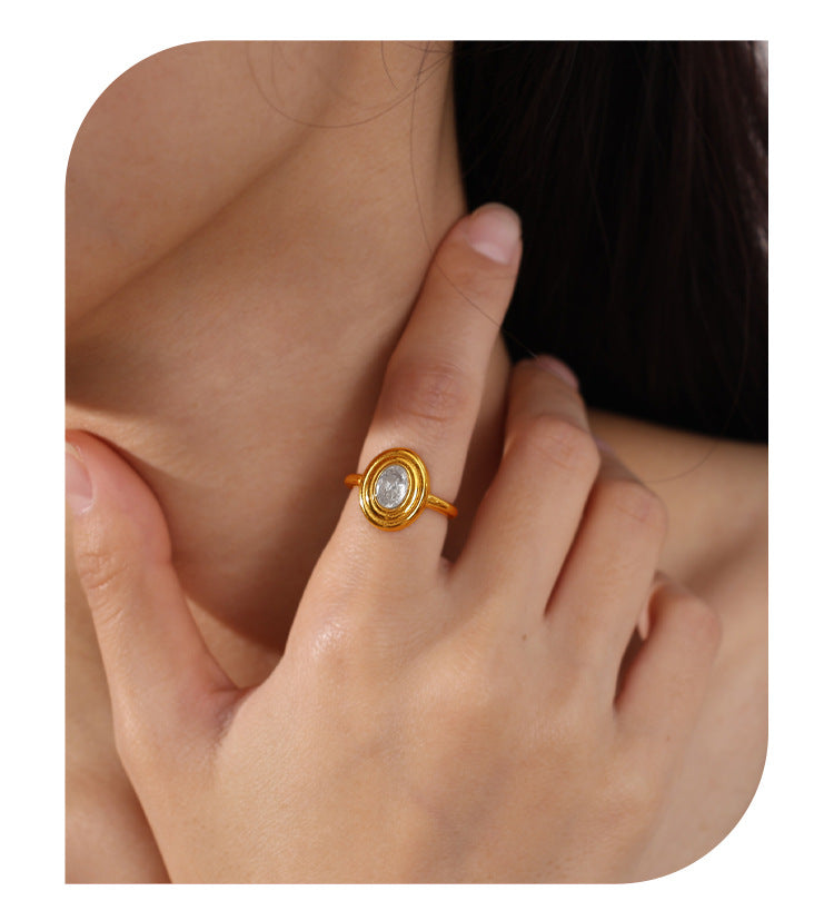 European And American Cross-border Vintage Luxury Oval White Diamond Ring, With A Sophisticated And Niche Design, In Gold Finger Ring Accessory.
