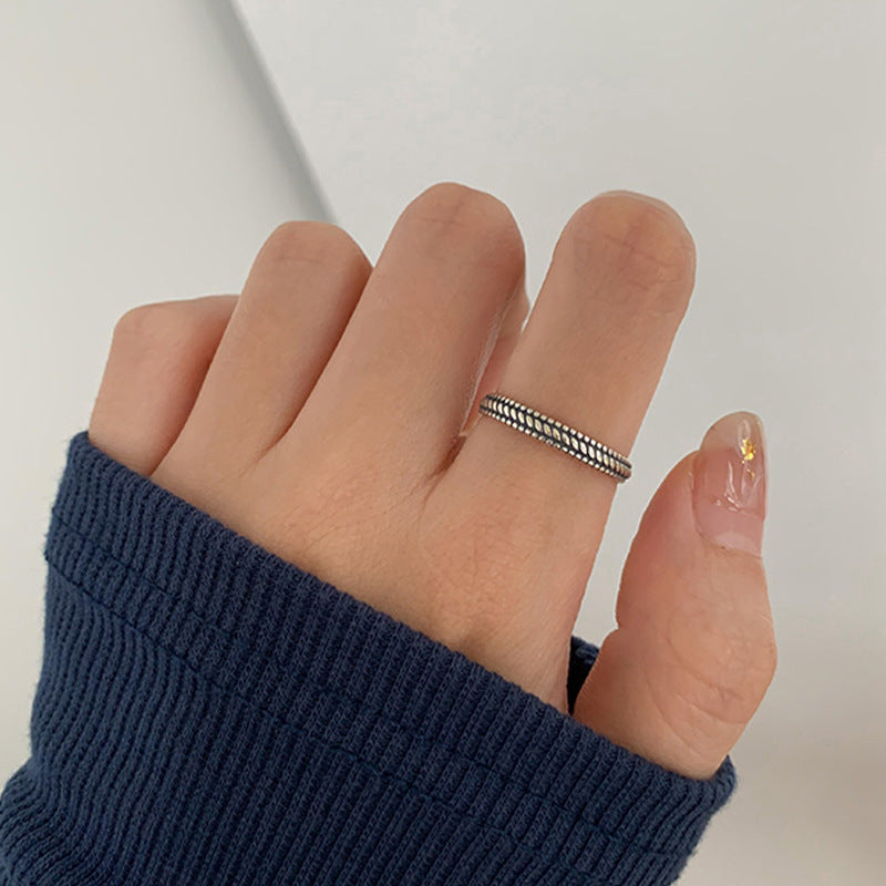 Ring aus 925er Sterlingsilber mit gedrehter Kette und offener Form