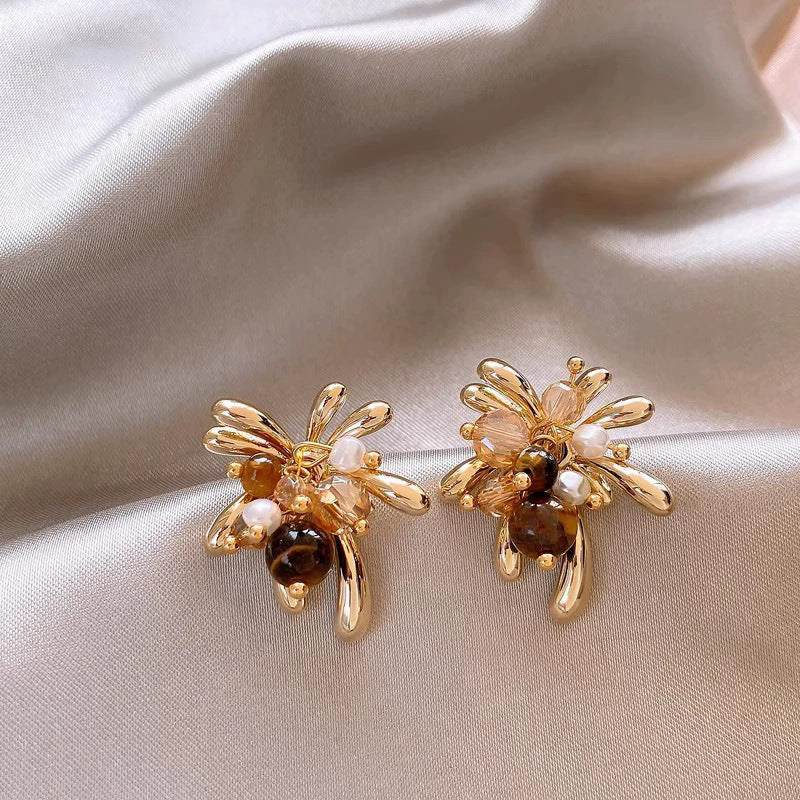 Elegante Perlenblumen-Ohrstecker mit Zirkonia für Frauen, zierliche roségoldbeschichtete Emaille-Blumen-Perlenohrringe, luxuriöser minimalistischer Brautschmuck als Geschenk