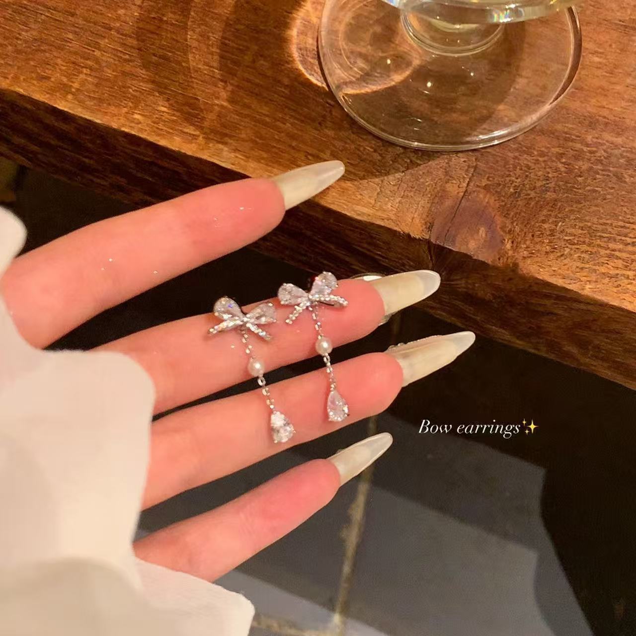 Boho Gelbe Bast-Blumen-Tropfenohrringe für Damen, handgefertigte gewebte Bast-Blumen-Baumelohrringe, Sommerurlaub Strand Schmuck Geschenk