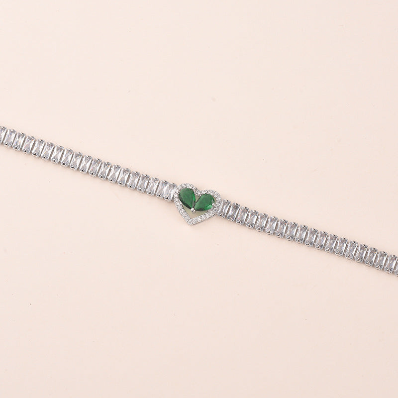 Goldfarbenes herzförmiges Armband mit Diamanten, leichte Luxusqualität, handgefertigtes Herz-Design