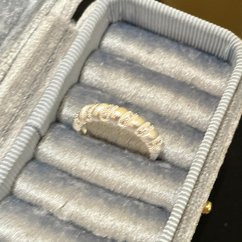2026 Neuer High-End Funkelnder Zirkon Gebürsteter Offener Ring für Damen, Leichter Luxus Nischen-Zeigefingerring