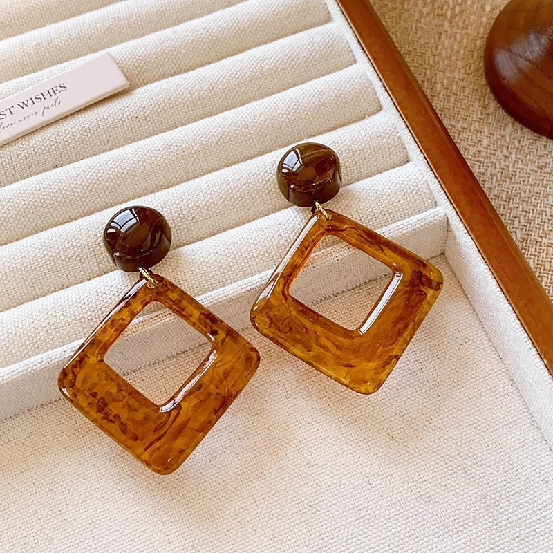 Maillard Style Bernsteinharz Ohrstecker, unregelmäßige quadratische Goldrand Ohrringe, Vintage leichte Mode-Ohrringe für Frauen, tägliche Party, Geschenk