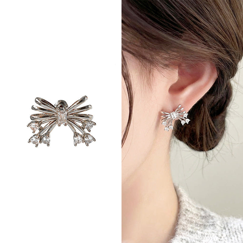 Minimalistische High-End-Schmetterlingssteckerohrringe