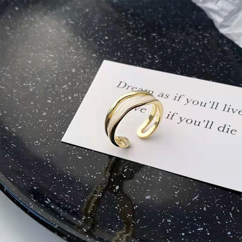 Französischer Vintage Schachbrett Emaille Offener Ring, Luxus Nischendesign Wellenband für Damen