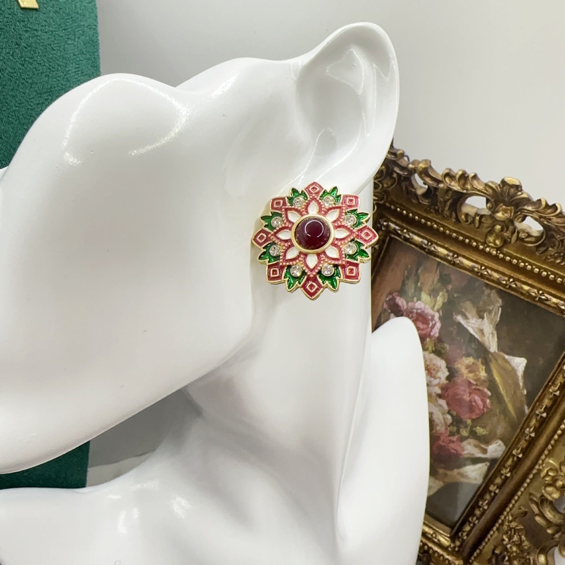 Blumenhalskette und Ohrringe farbig, leichter Luxus, Schmuck im Vintage-Stil