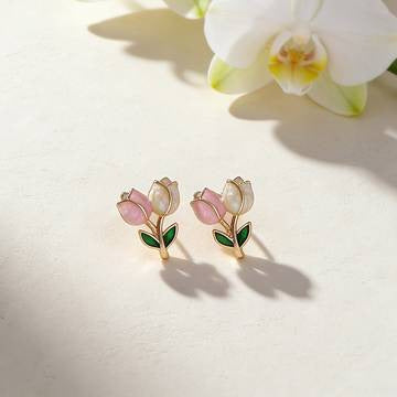 Instagram-taugliche süße Ohrringe mit Kontrastfarben, Tropfglasur und Tulpenblumen