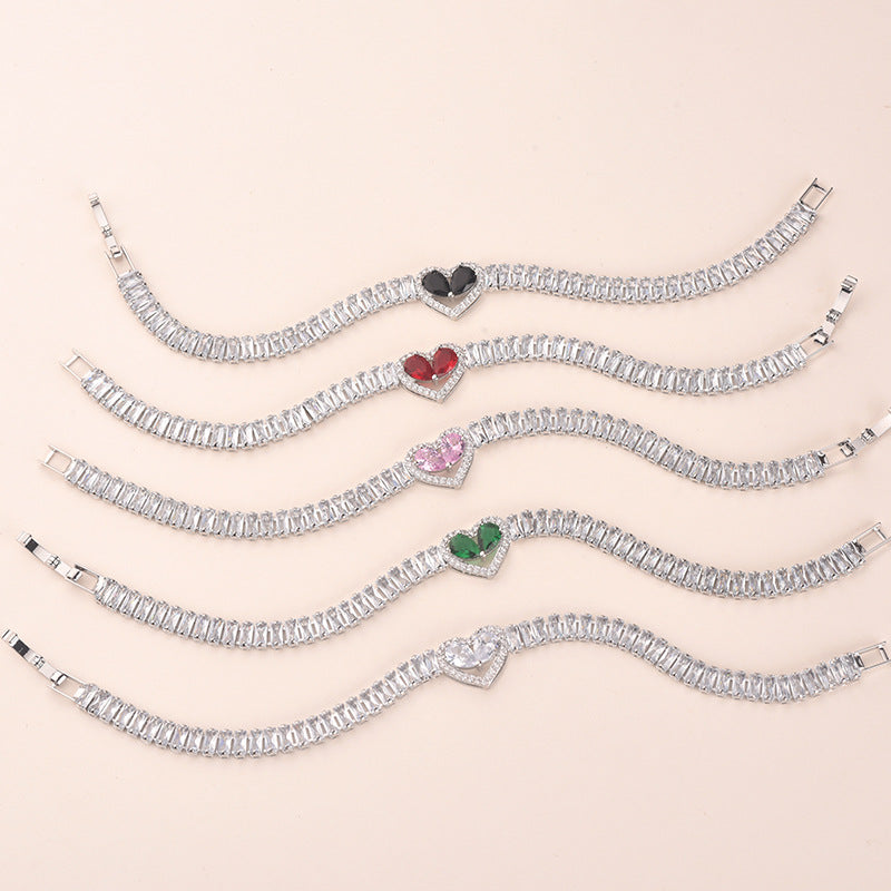 Goldfarbenes herzförmiges Armband mit Diamanten, leichte Luxusqualität, handgefertigtes Herz-Design