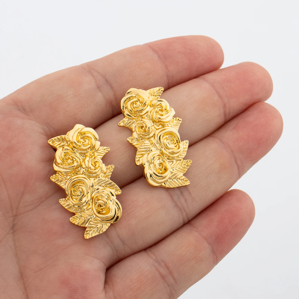 Neu eingetroffene goldfarbene Schmucksets für Damen – modische Ohrringe, Halskette, Armreif, Ring, Blumenanhänger, Braut, Hochzeitsfeier