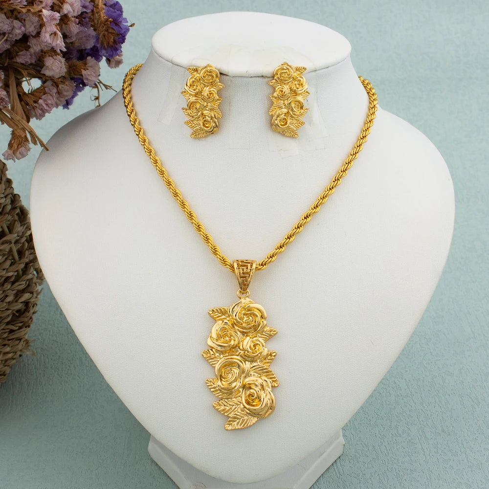 Neu eingetroffene goldfarbene Schmucksets für Damen – modische Ohrringe, Halskette, Armreif, Ring, Blumenanhänger, Braut, Hochzeitsfeier