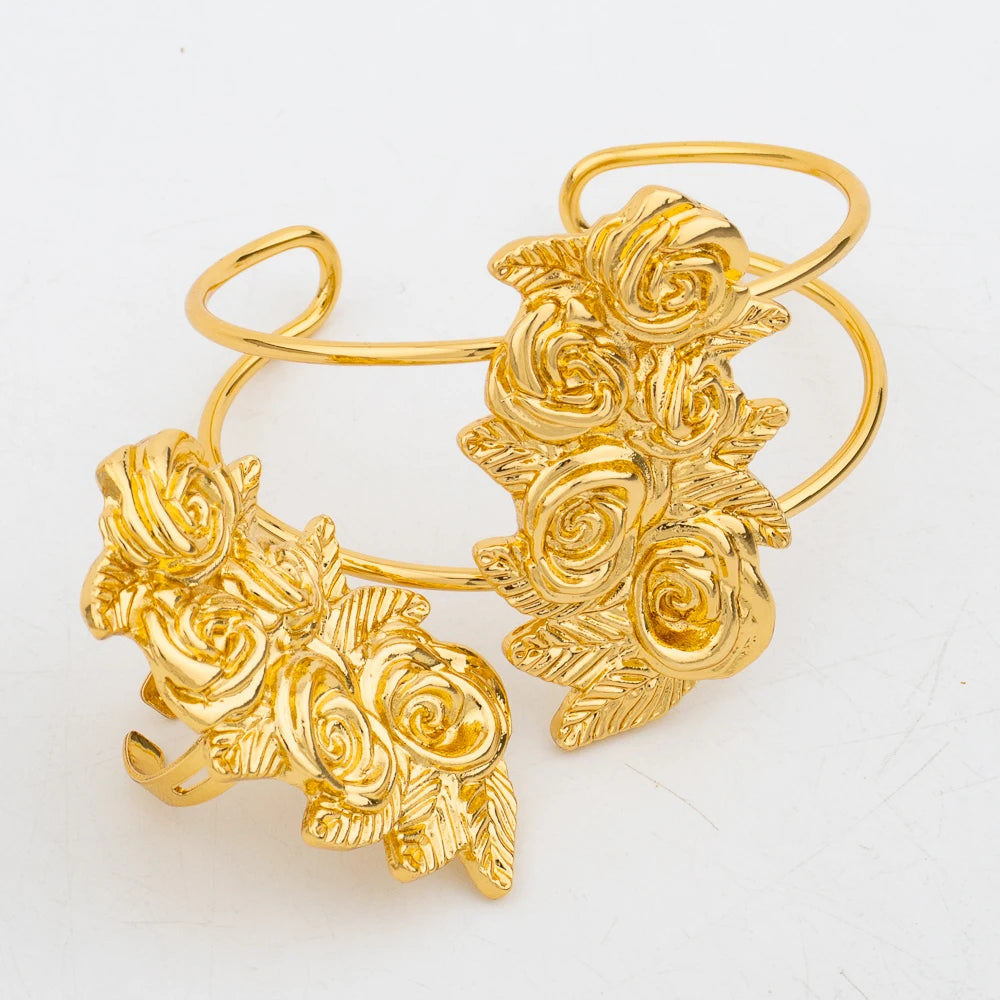 Neu eingetroffene goldfarbene Schmucksets für Damen – modische Ohrringe, Halskette, Armreif, Ring, Blumenanhänger, Braut, Hochzeitsfeier