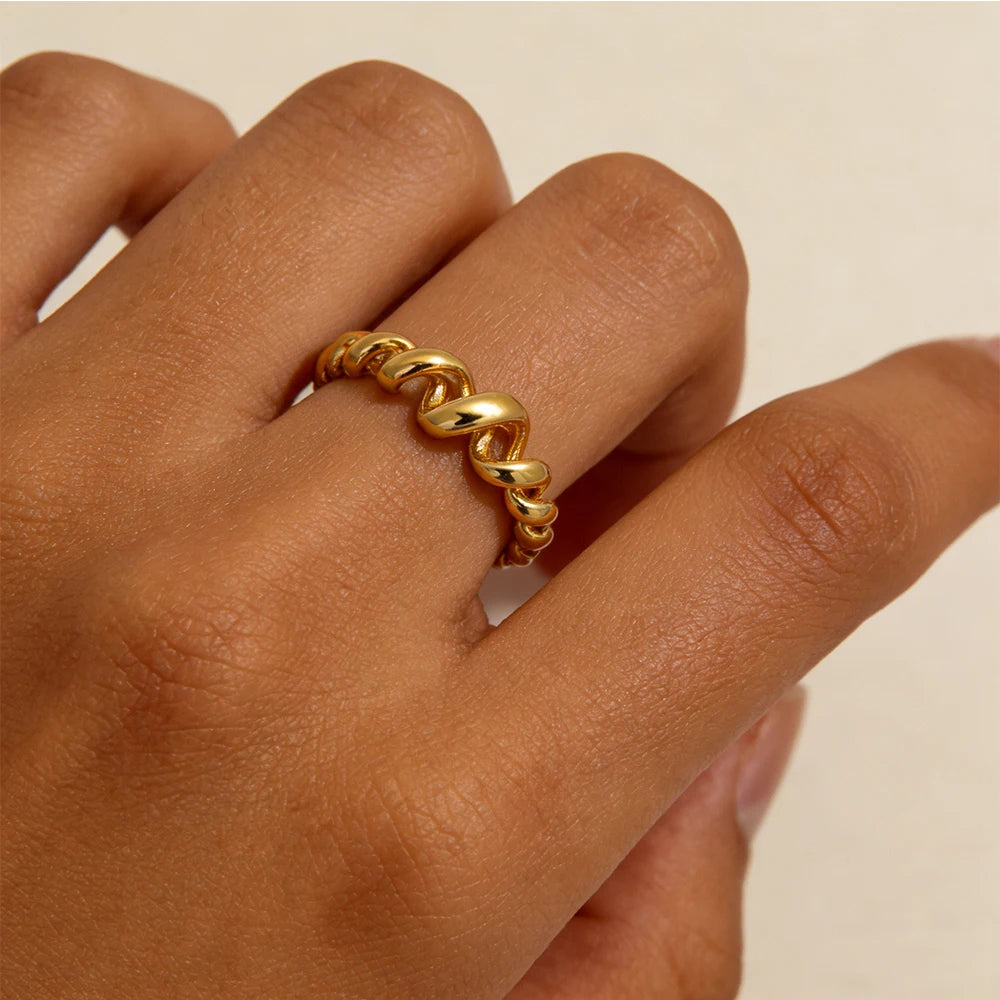 Luxus Zirkon Geometrischer Twist Ring für Damen Edelstahl Goldfarbe Vintage Fingerring 2026 Mode Hochzeit Paar Schmuck